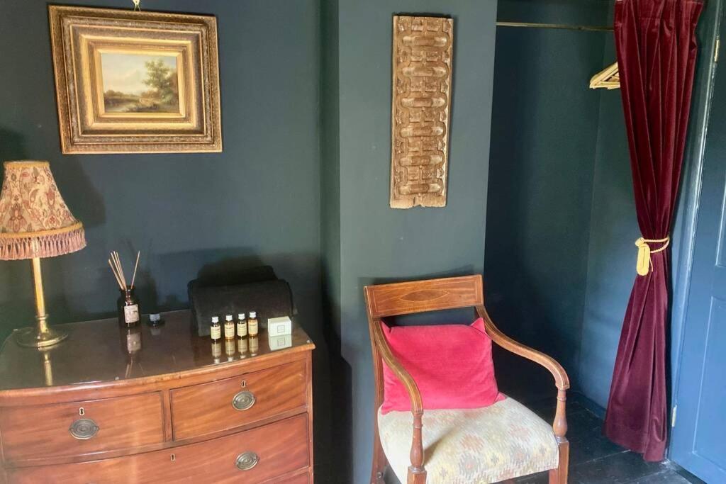 Appartement 17Th Century Boutique Getaway In The Countryside à Martin Mill Extérieur photo